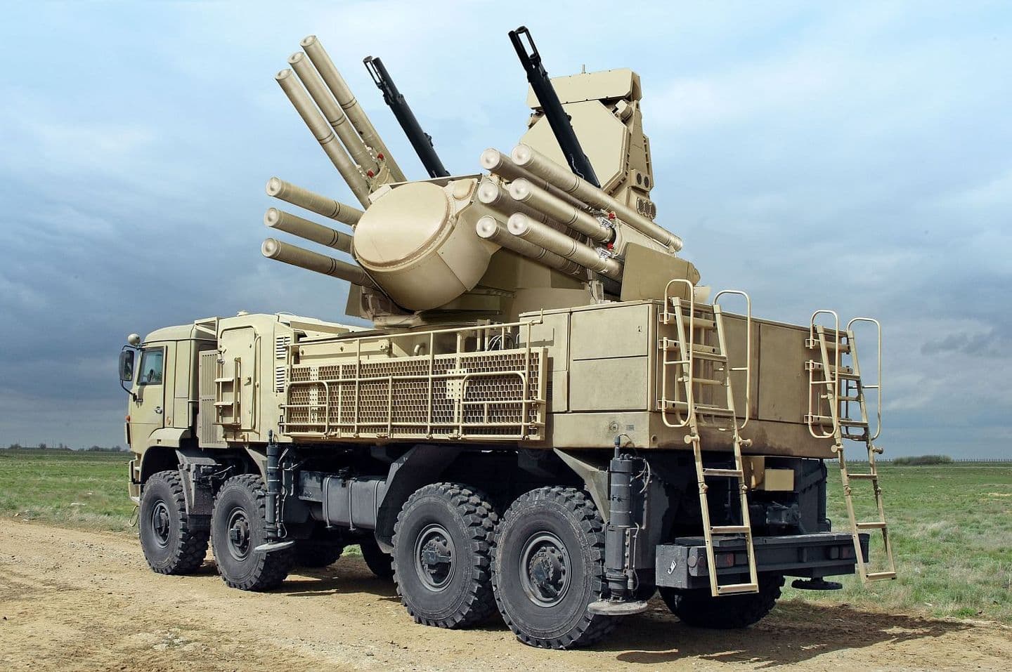 Почему «Панцирь-С1» считают непробиваемым щитом современности?